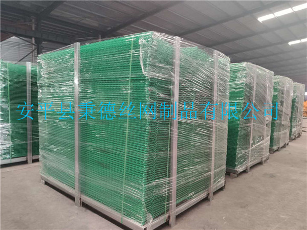 出口泰國(guó)折彎護(hù)欄網(wǎng)-52公里