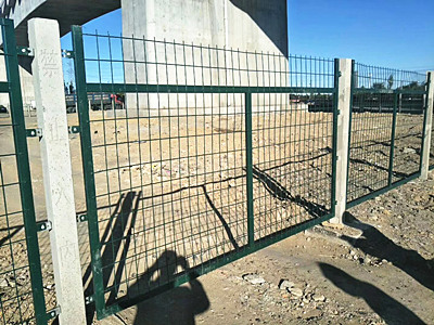鐵路防護柵欄 - 安平縣秉德絲網制品有限公司圖片2